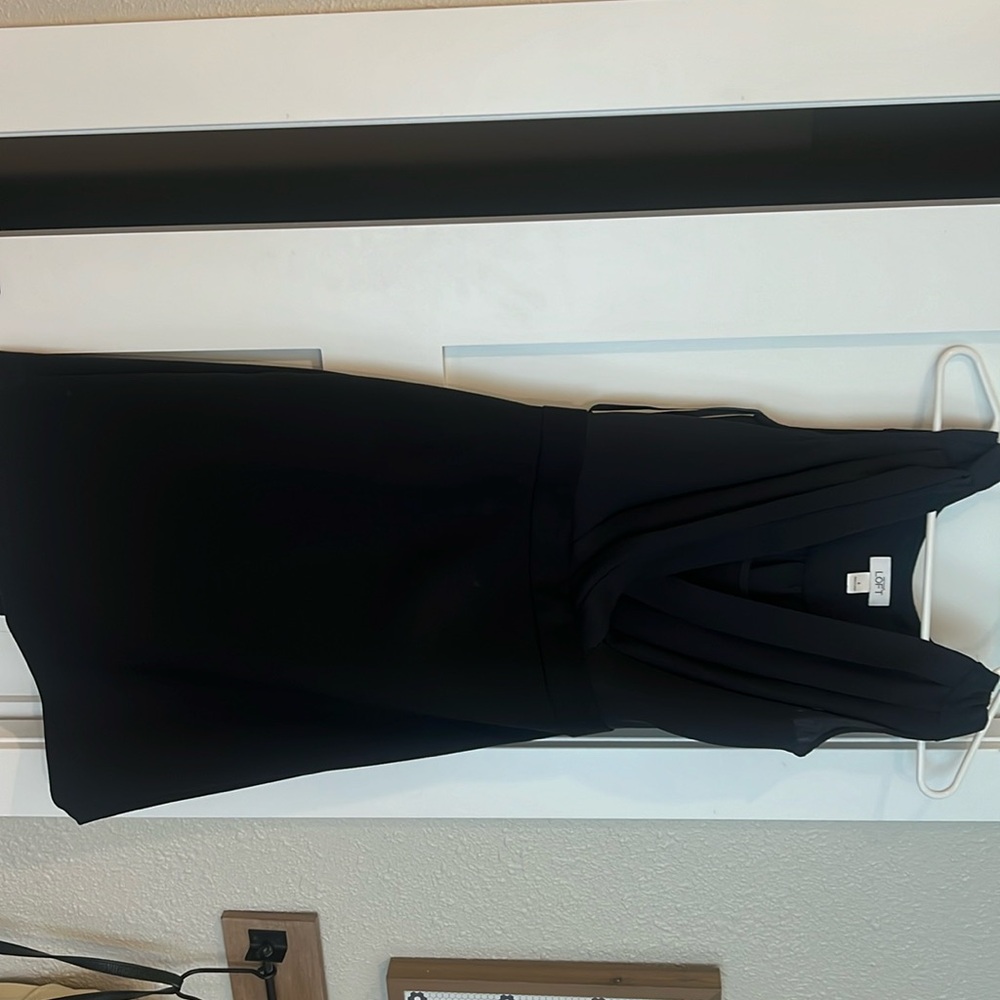 LOFT beautiful black / navy semi formal dress size 6